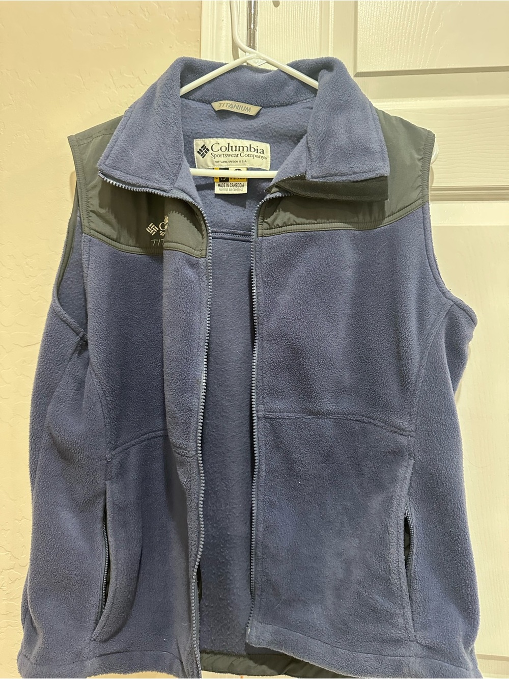 Columbia Titanium Women's Blue Fleece Vest with Black Shoulder Panels